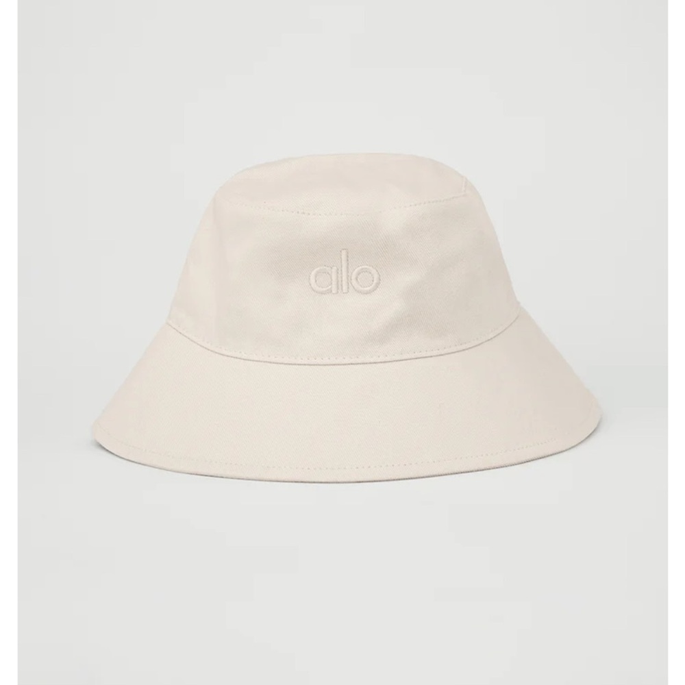 Alo Yoga Weekender Bucket Hat
